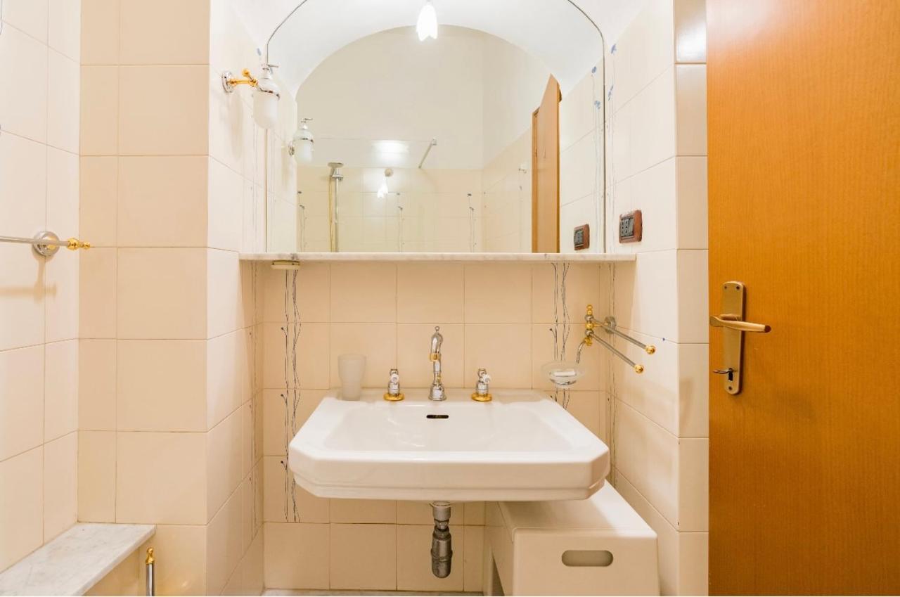 Central And Spacious Apartment Флоренция Екстериор снимка